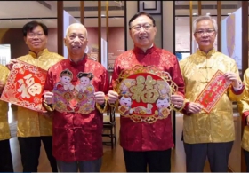 香港中文大学校友评议会──鸡年贺岁 + 2017年筹款计划「一人一利是」